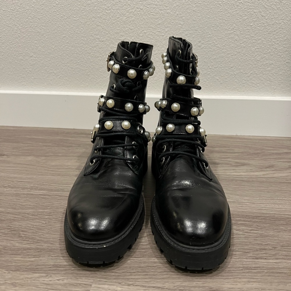 Black biker boots with very nice pearls, belts details